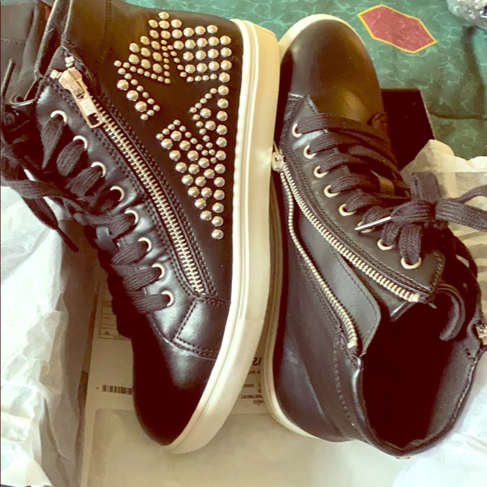 Street shoes